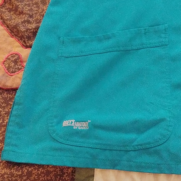 Women's Scrub Tops - Picture 8 of 8